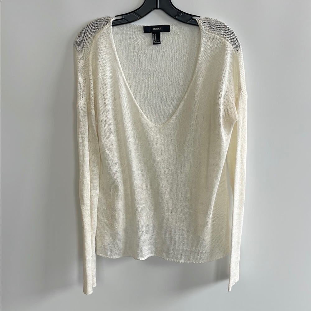 Forever 21 Cream V Neck Knit Top Short Sleeve Size M Clean Girl Minimalist Basic